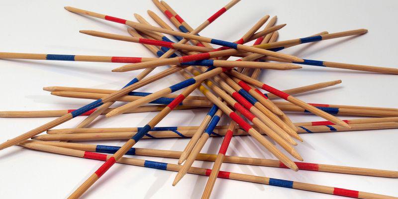 Holzstäbchen eines Mikadospiels