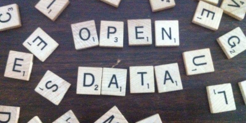 Das Wort Open Data, gelegt aus Scrabble Steinen